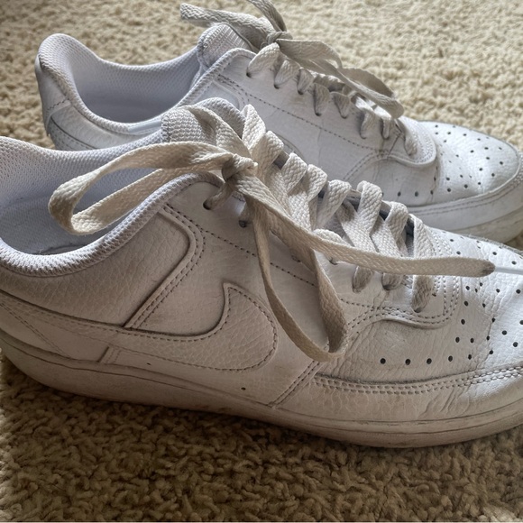 Nike shoes - Picture 4 of 4